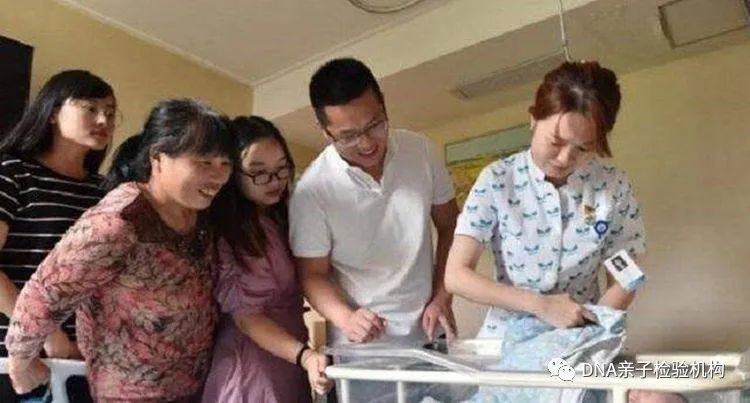 上海刘先生不确定是否抱错小孩，着急万分的样子，8点在中心等候插图1